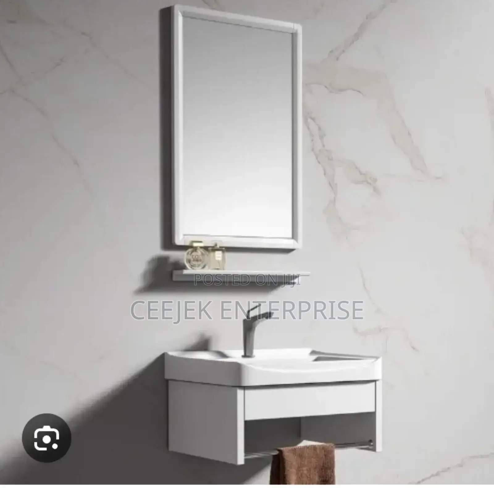 Hanging Carbinate Basin With Mirror