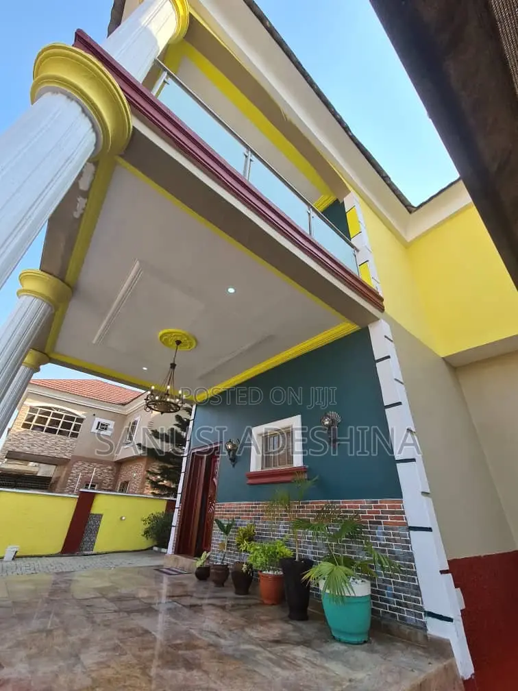 6bdrm House in Gwarimpa Estate,Fct for sale