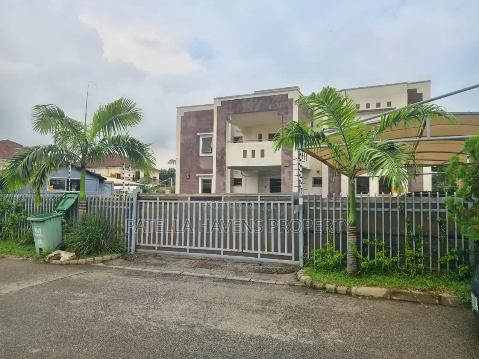 5bdrm Duplex in Kado for sale