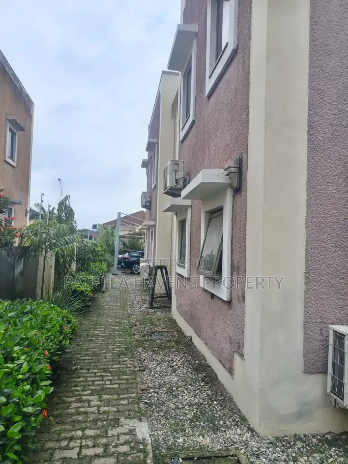 5bdrm Duplex in Kado for sale