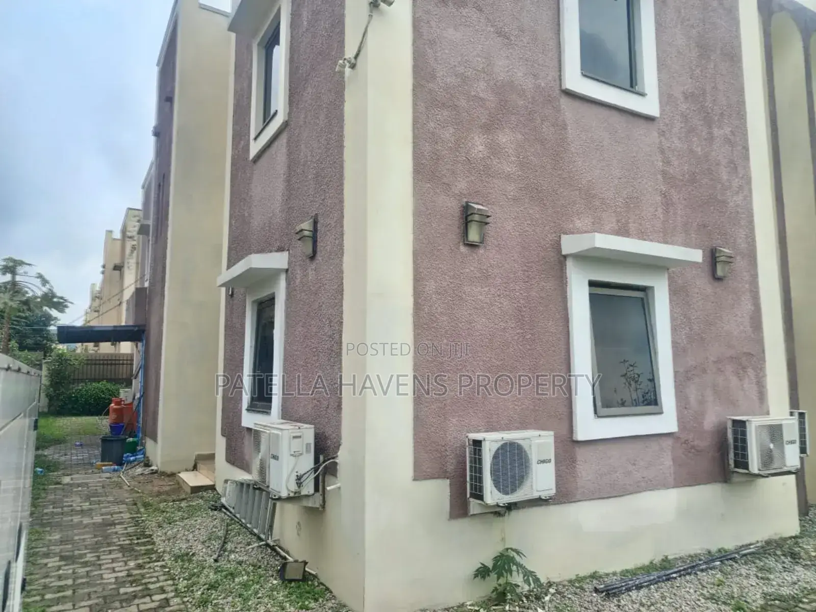 5bdrm Duplex in Kado for sale