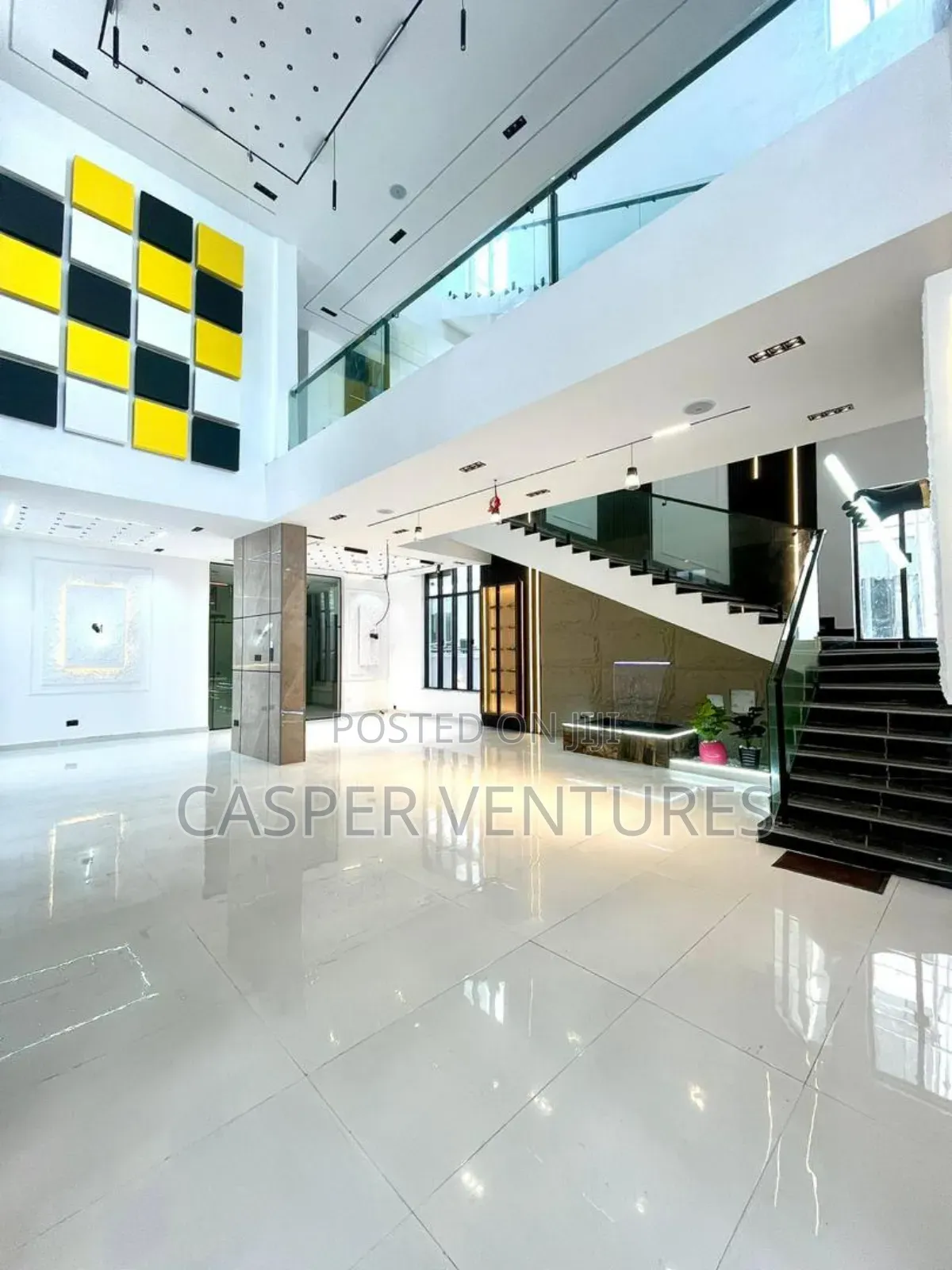 6bdrm Duplex in Chevron for sale