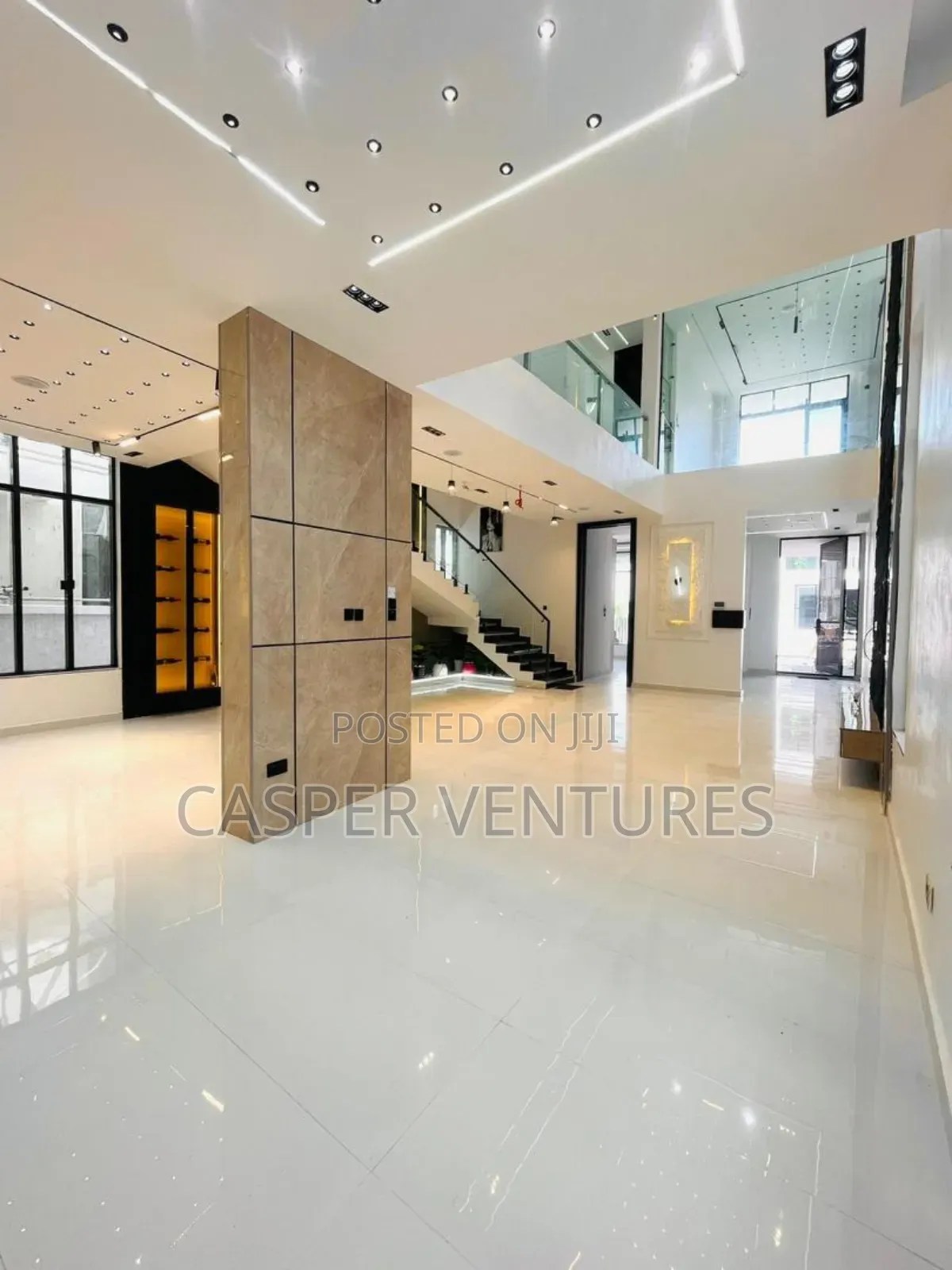 6bdrm Duplex in Chevron for sale