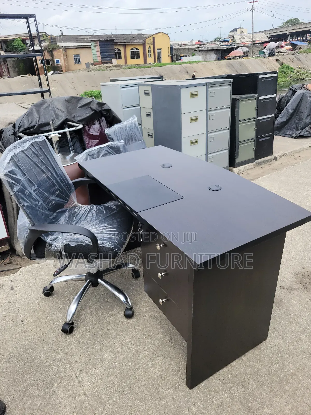 Ooffice Table and Chair