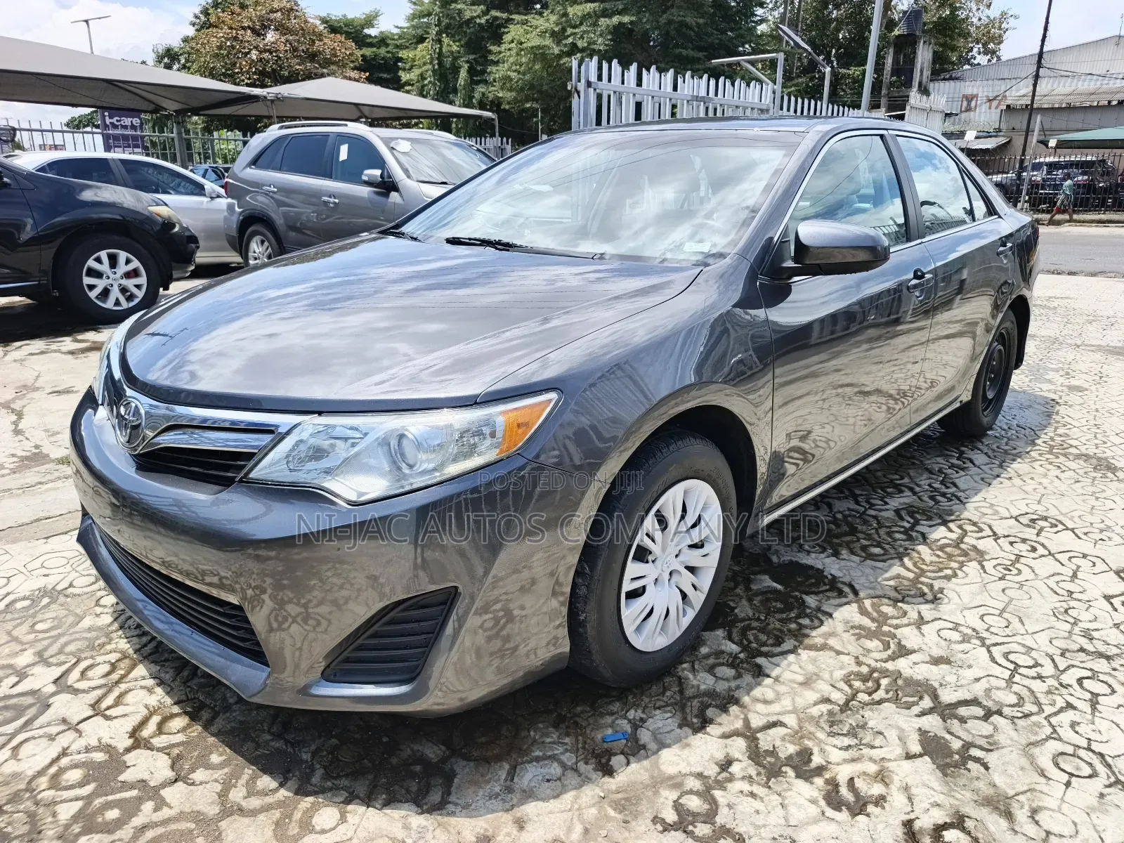 Toyota Camry LE 4dr Sedan (2.5L 4cyl 6A) 2012 Gray