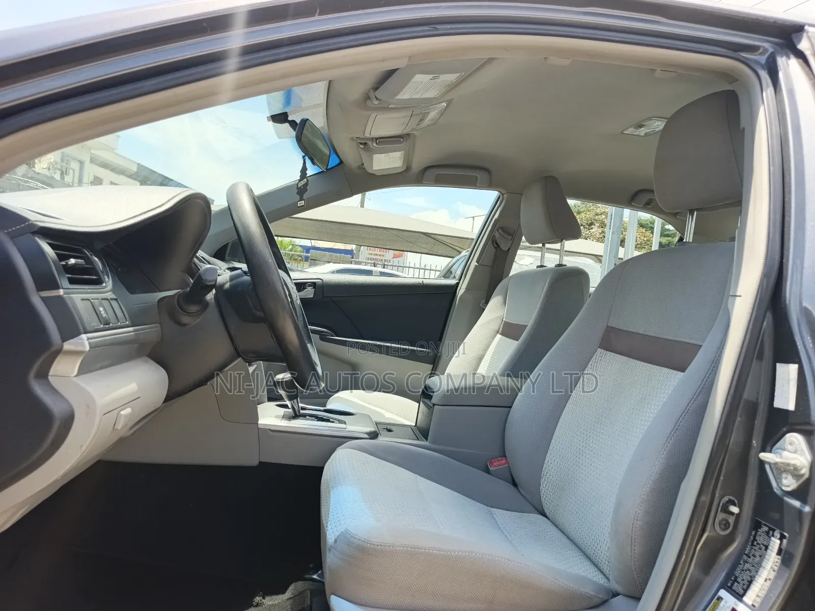 Toyota Camry LE 4dr Sedan (2.5L 4cyl 6A) 2012 Gray
