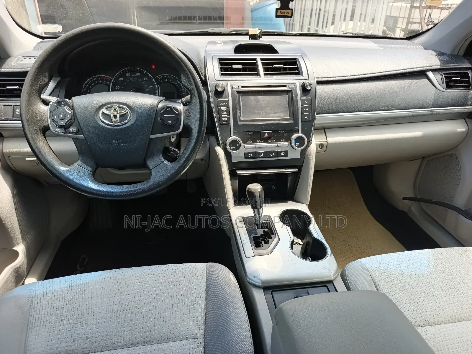 Toyota Camry LE 4dr Sedan (2.5L 4cyl 6A) 2012 Gray