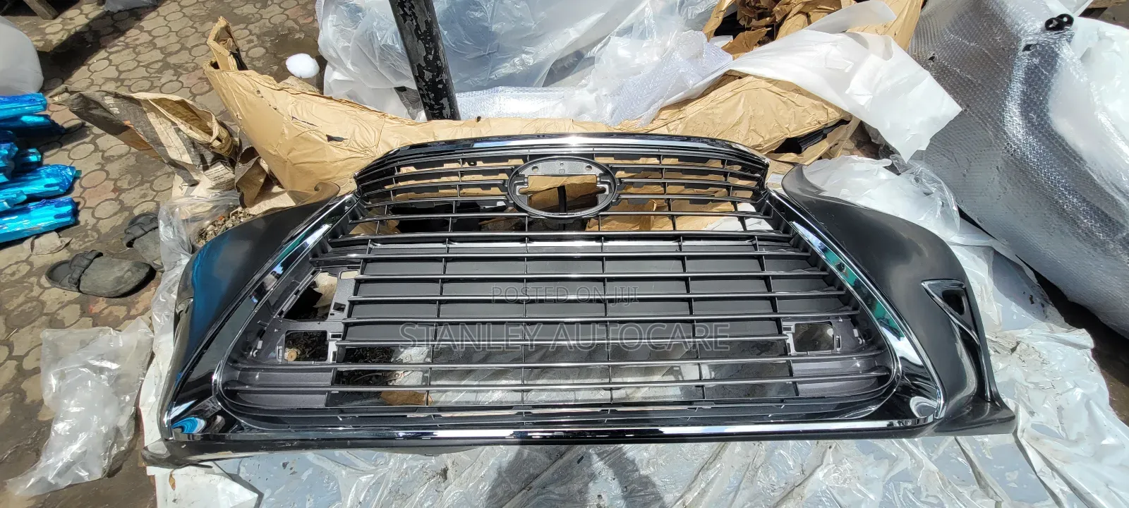 Complete Front Bumper Es 350 2018