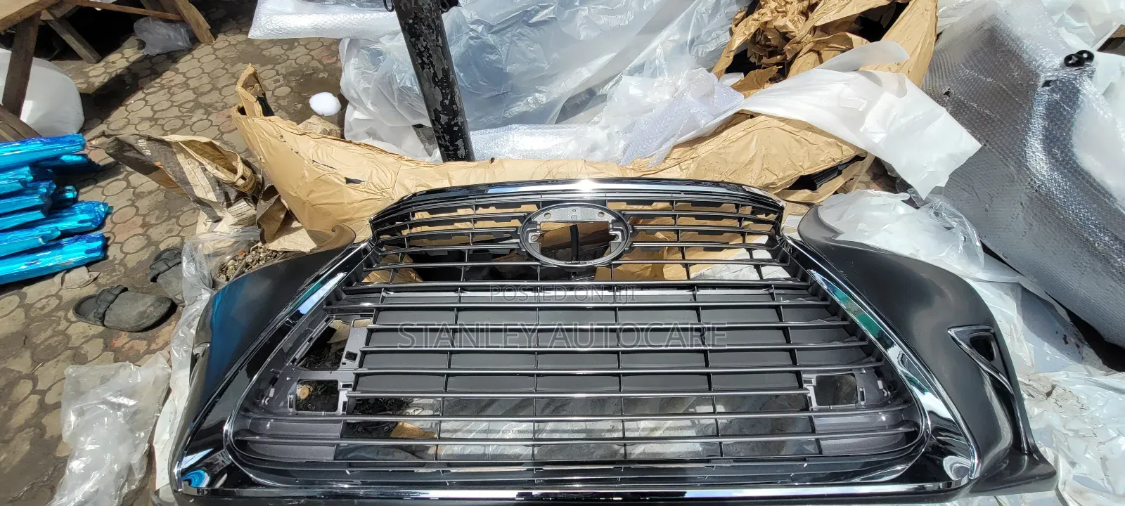 Complete Front Bumper Es 350 2018