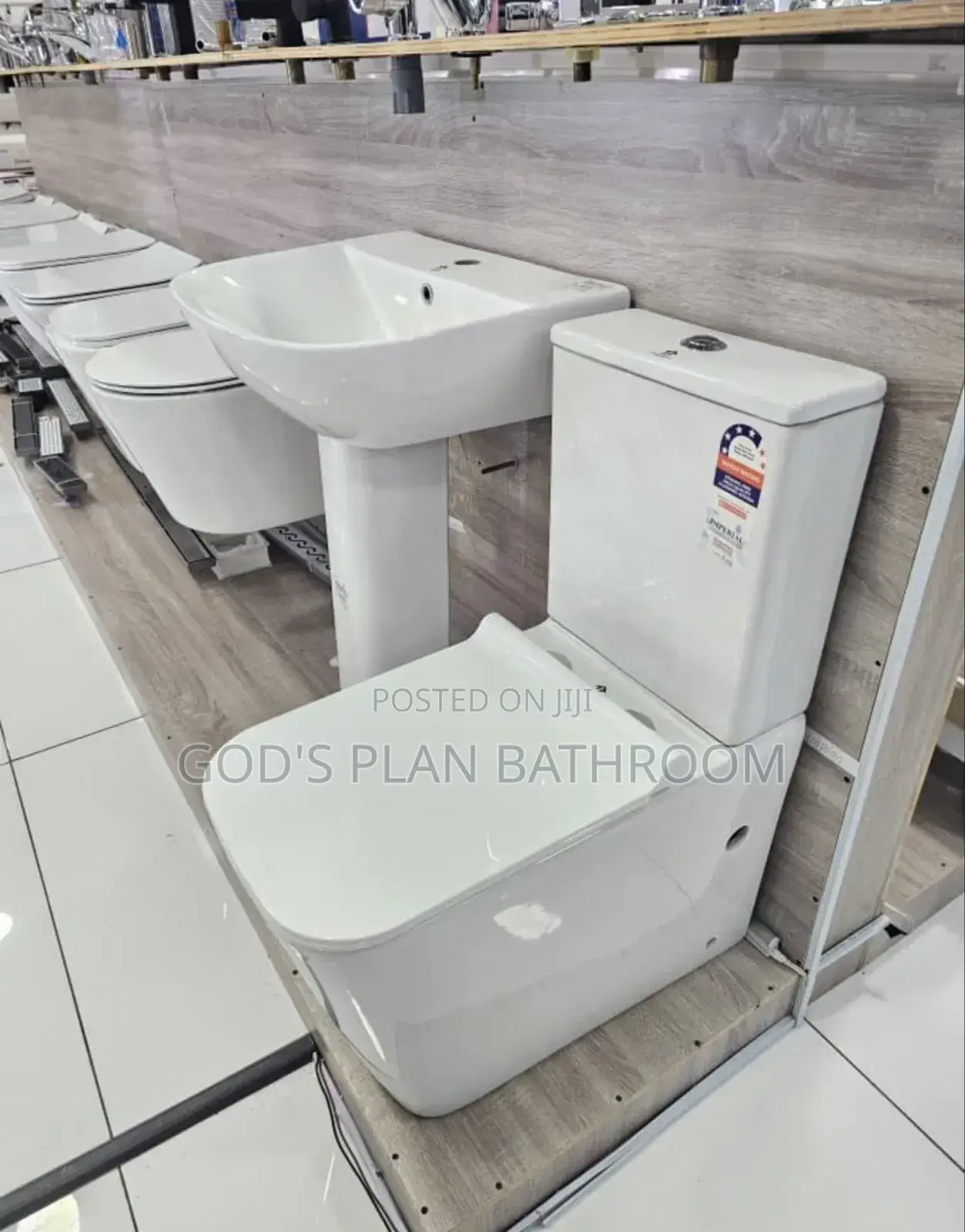 Executive Water Closet With Washhand Basin