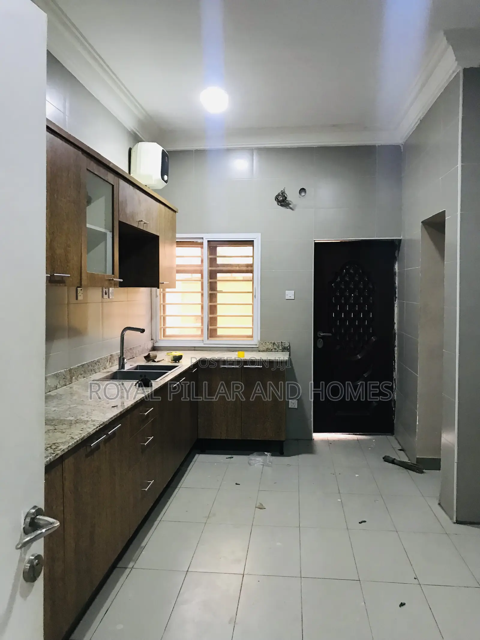 4bdrm Townhouse / Terrace in Mabuchi, Mabushi for rent