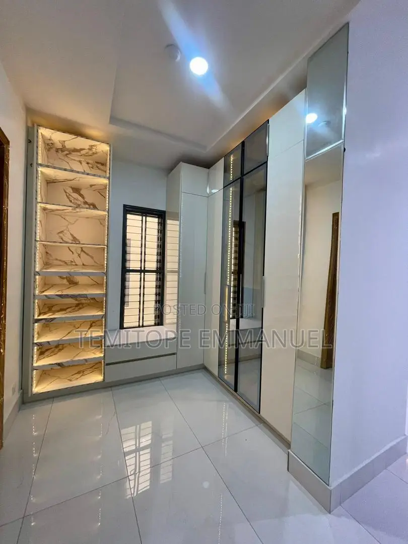 Furnished 5bdrm House in Lekki Phase 1, Lagos for sale