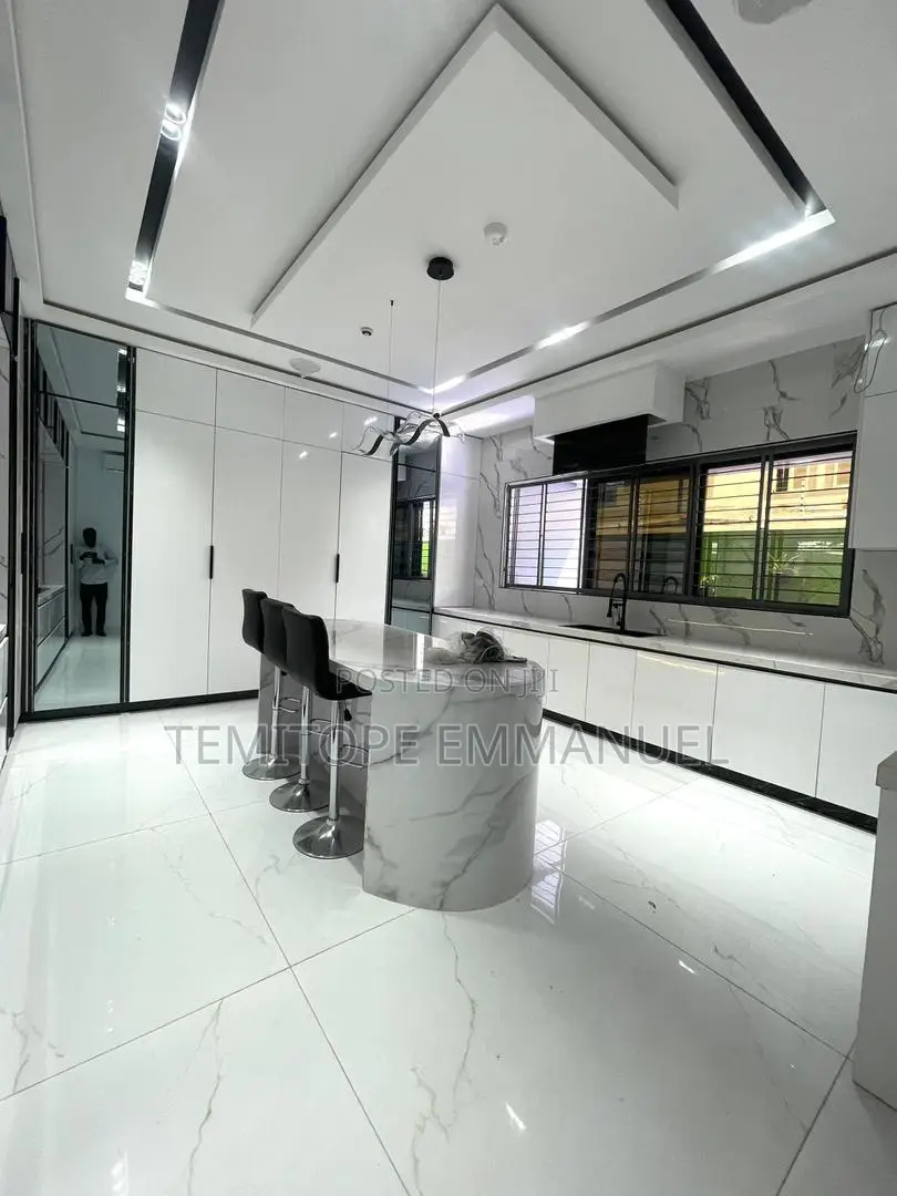 Furnished 5bdrm House in Lekki Phase 1, Lagos for sale