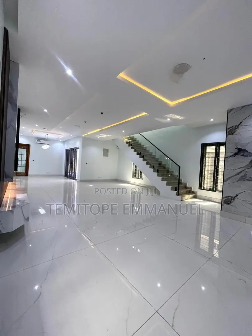 Furnished 5bdrm House in Lekki Phase 1, Lagos for sale