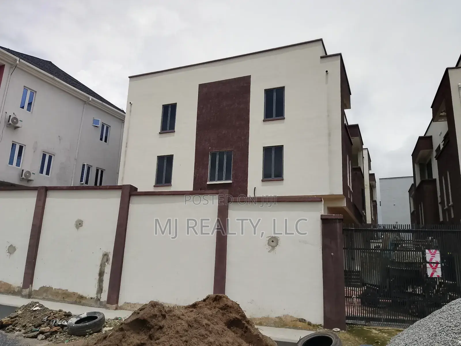 4bdrm Duplex in Awuse Estate, Opebi for sale