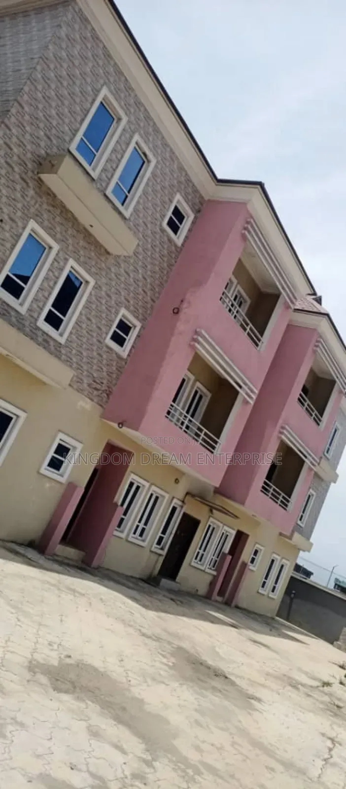3bdrm Apartment in Ikeja Gra Lagos for rent