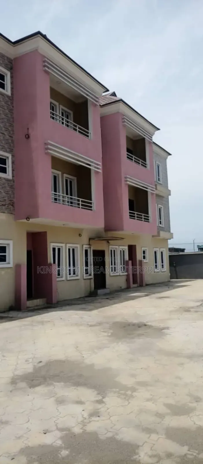 3bdrm Apartment in Ikeja Gra Lagos for rent