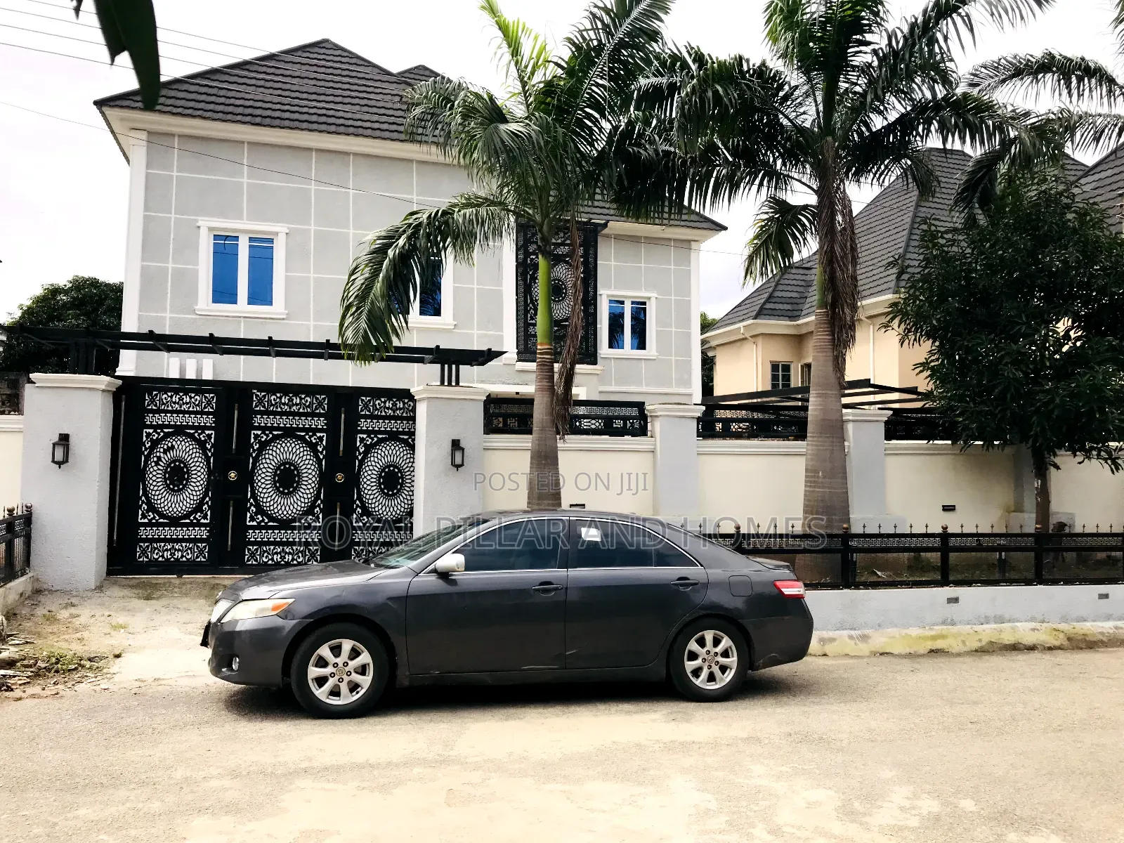 6bdrm Duplex in Work And Housing for sale