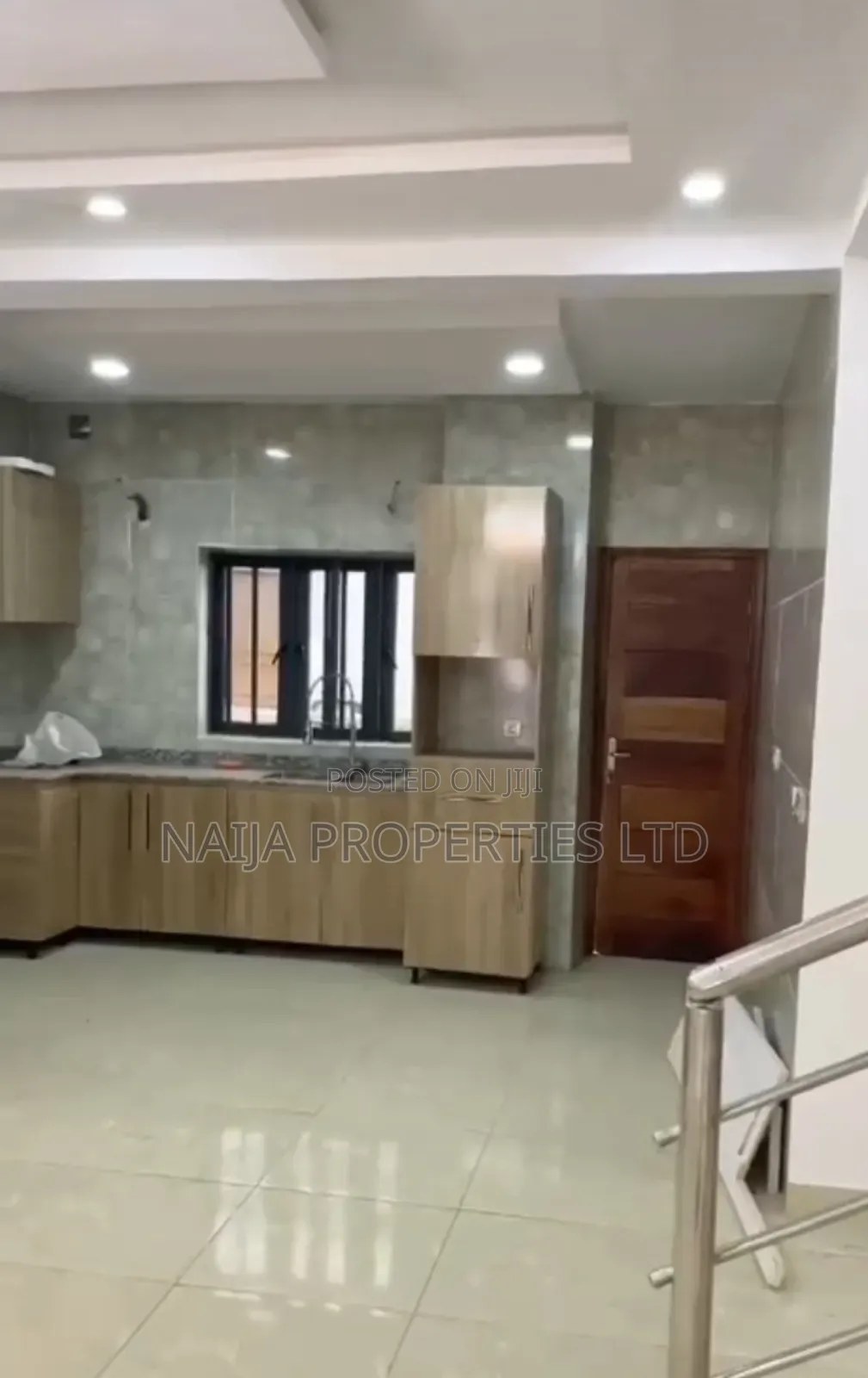 4bdrm Maisonette in Chisco-Ikate, Lekki for sale