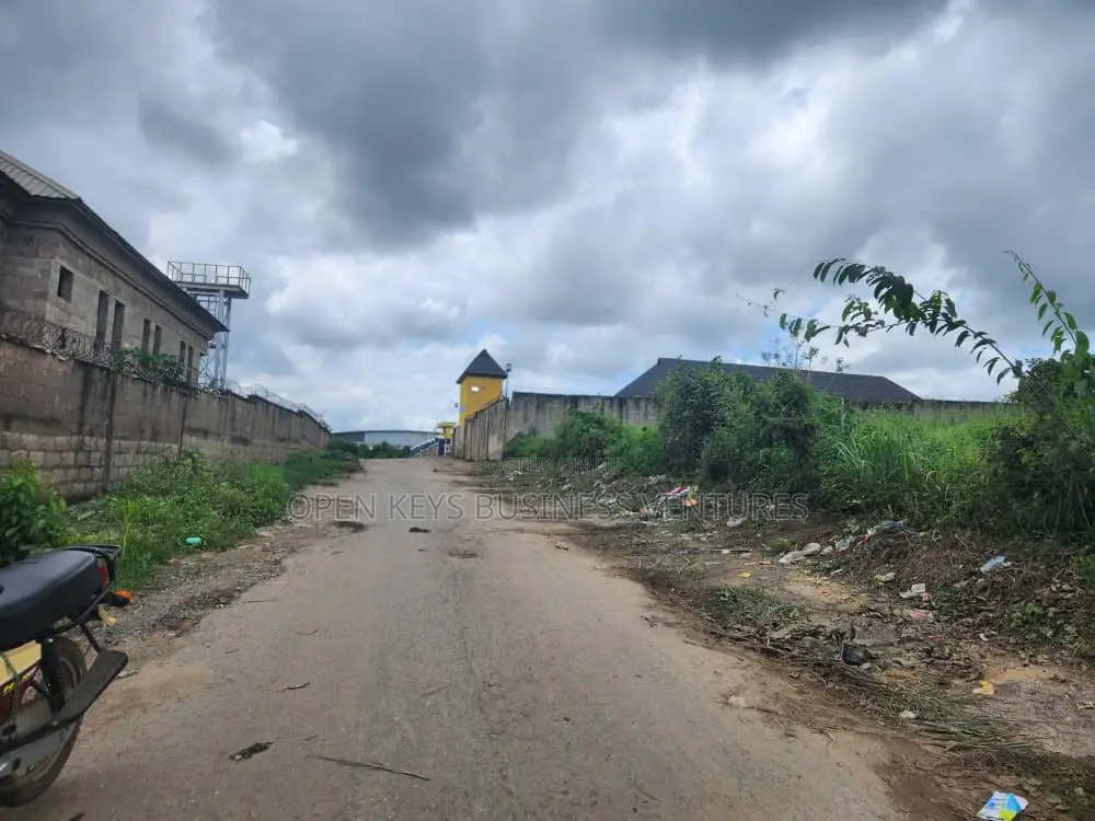 An Acre With Two Plots of Land in a Strategic Location