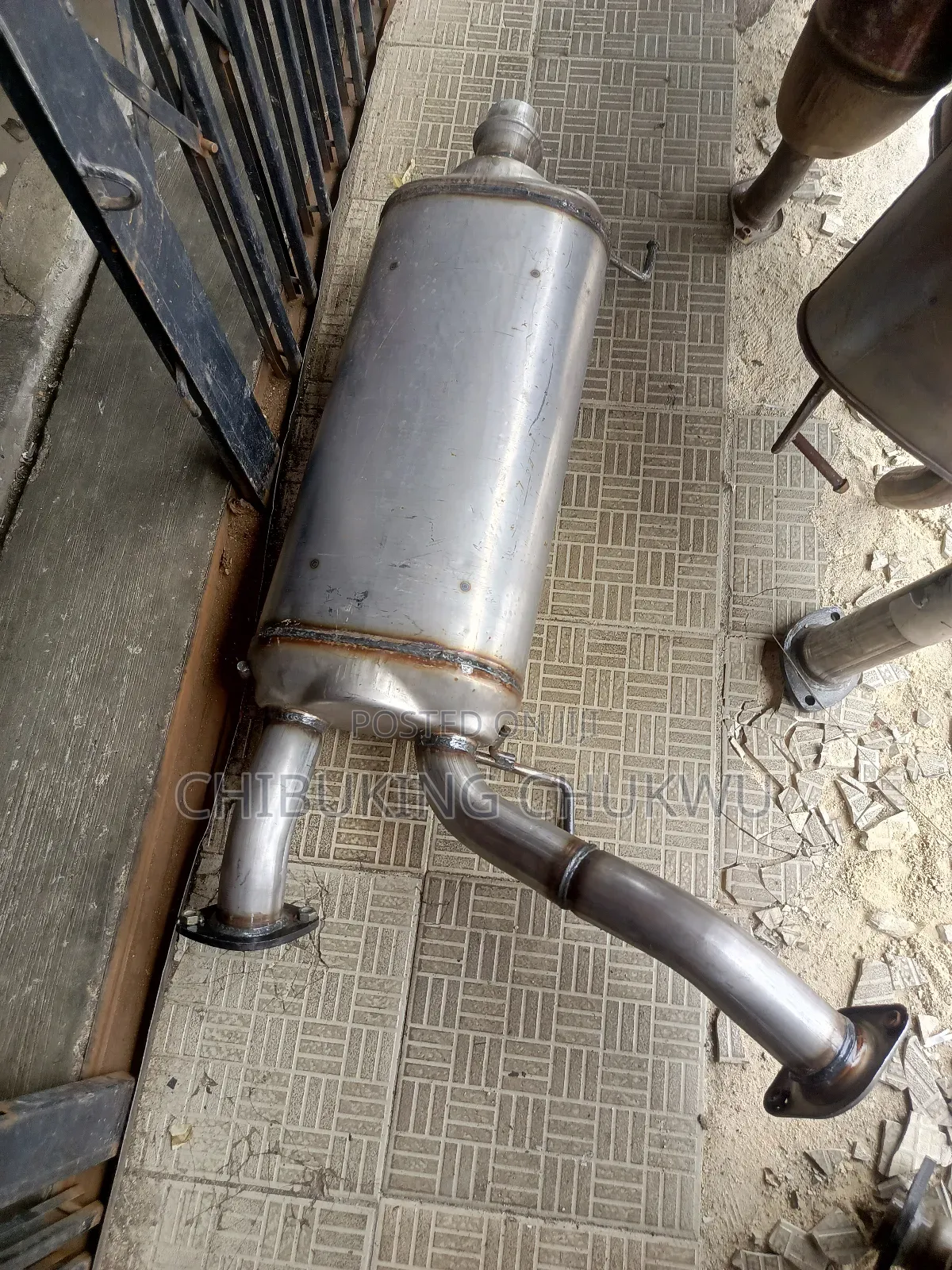 Lexus Lx570 Center Exhaust Pot.