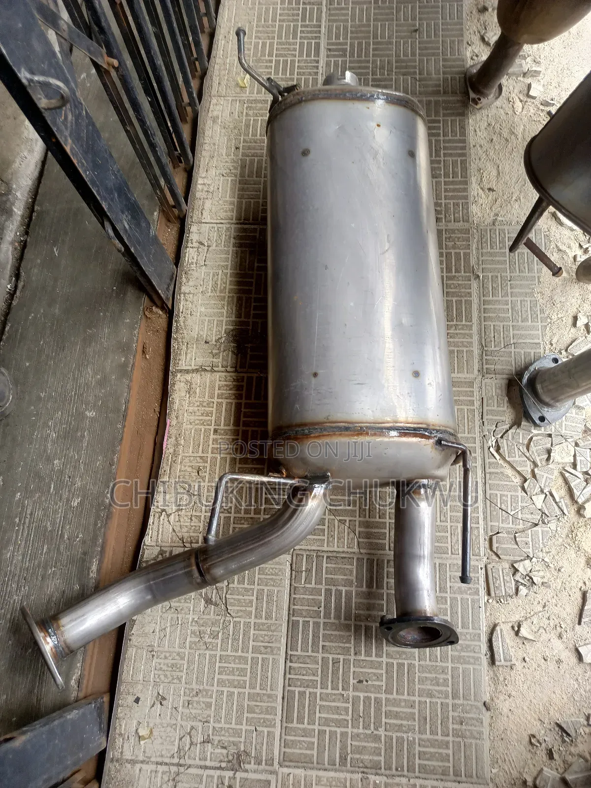Lexus Lx570 Center Exhaust Pot.