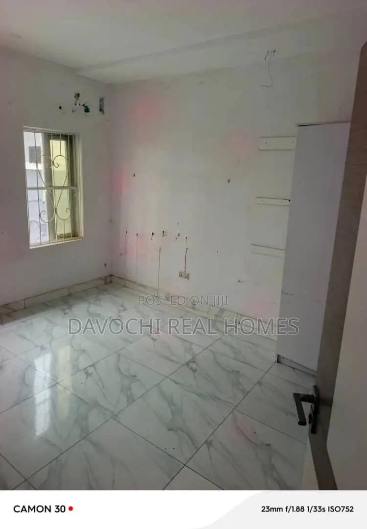 2bdrm Apartment in Orchid Road, Lekki Phase 2 for rent