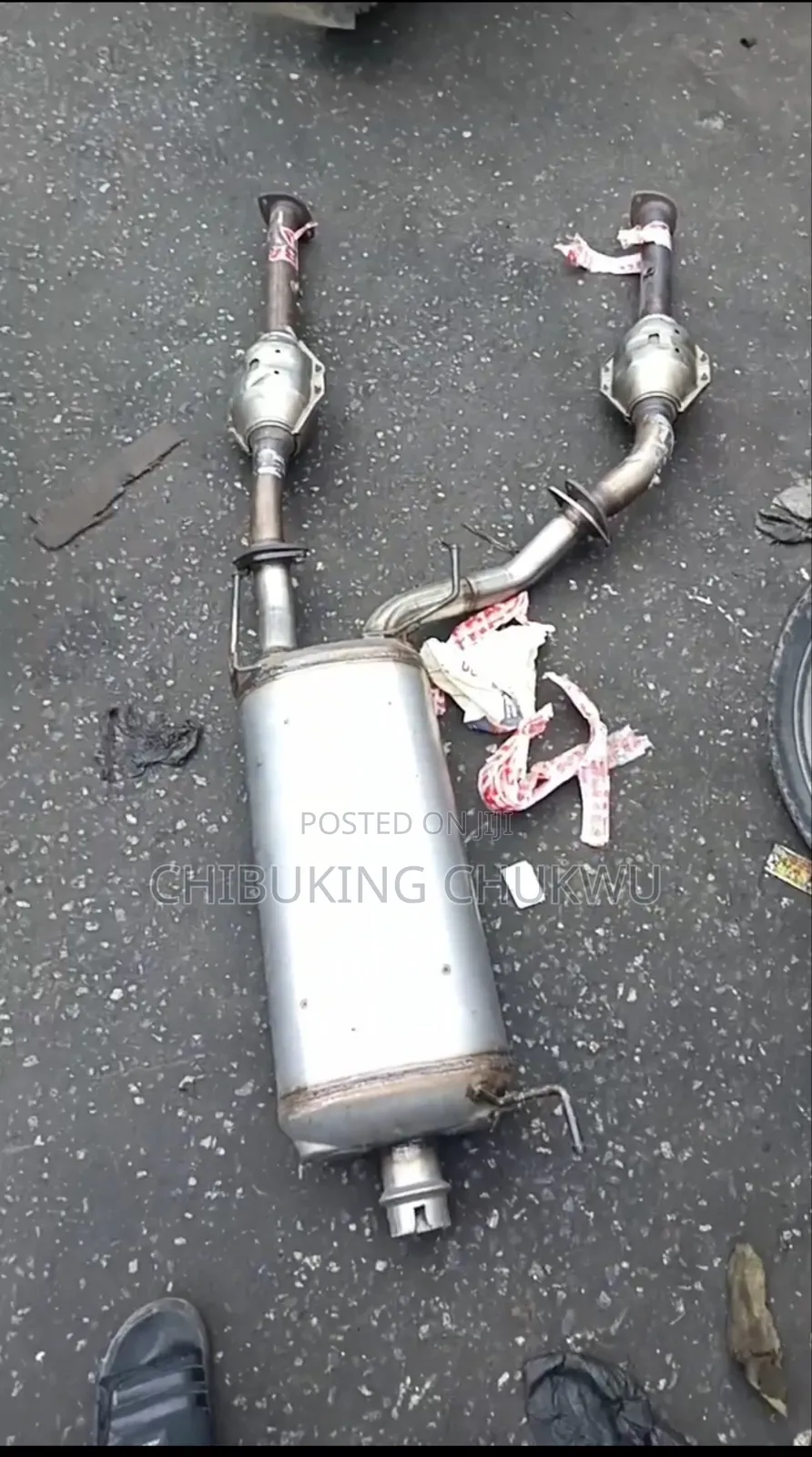 Lexus Lx570 Center Catalytic Exhaust Pot.