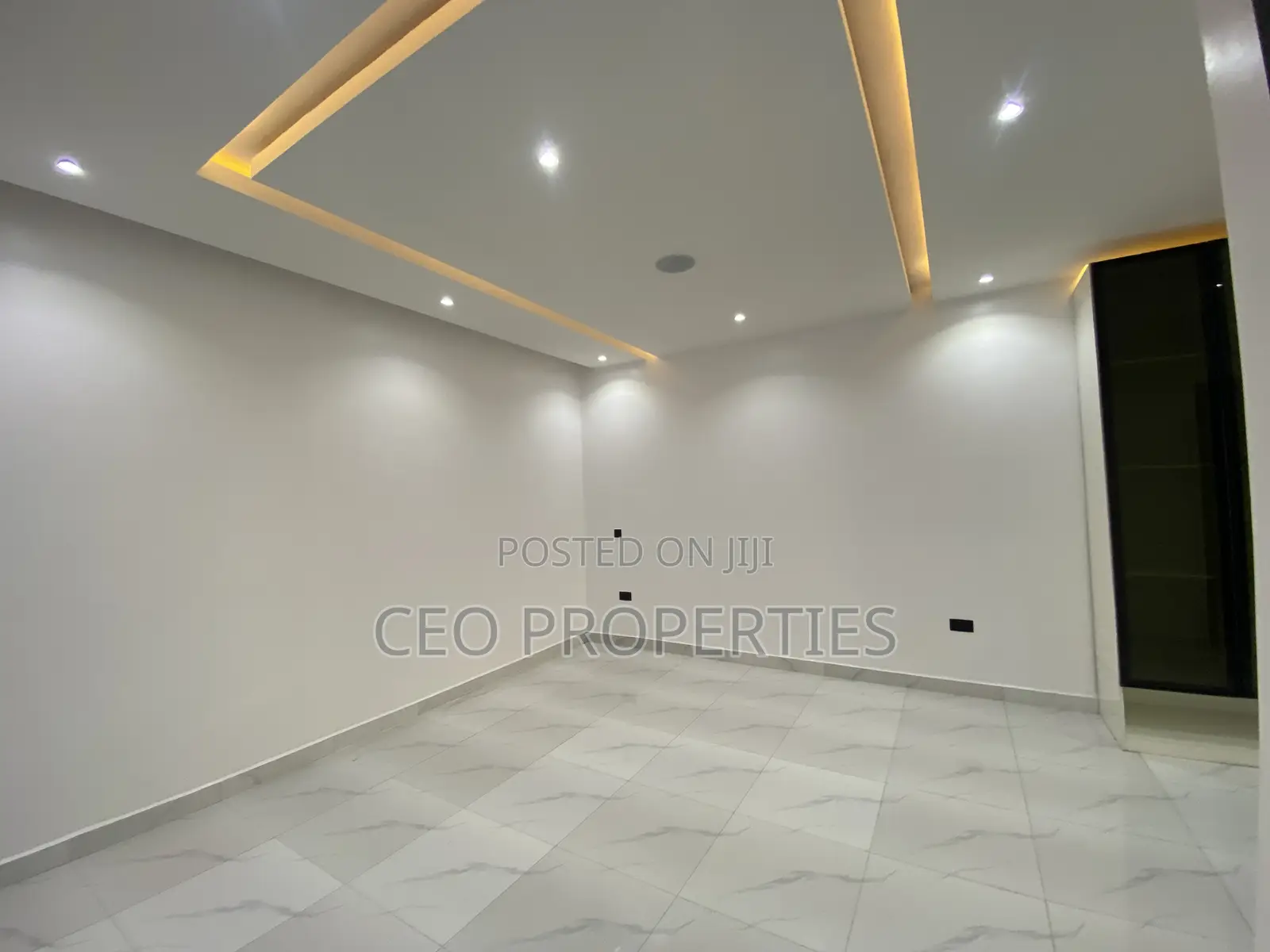 3bdrm Block of Flats in Off Admiralty Way, Lekki Phase 1 for sale