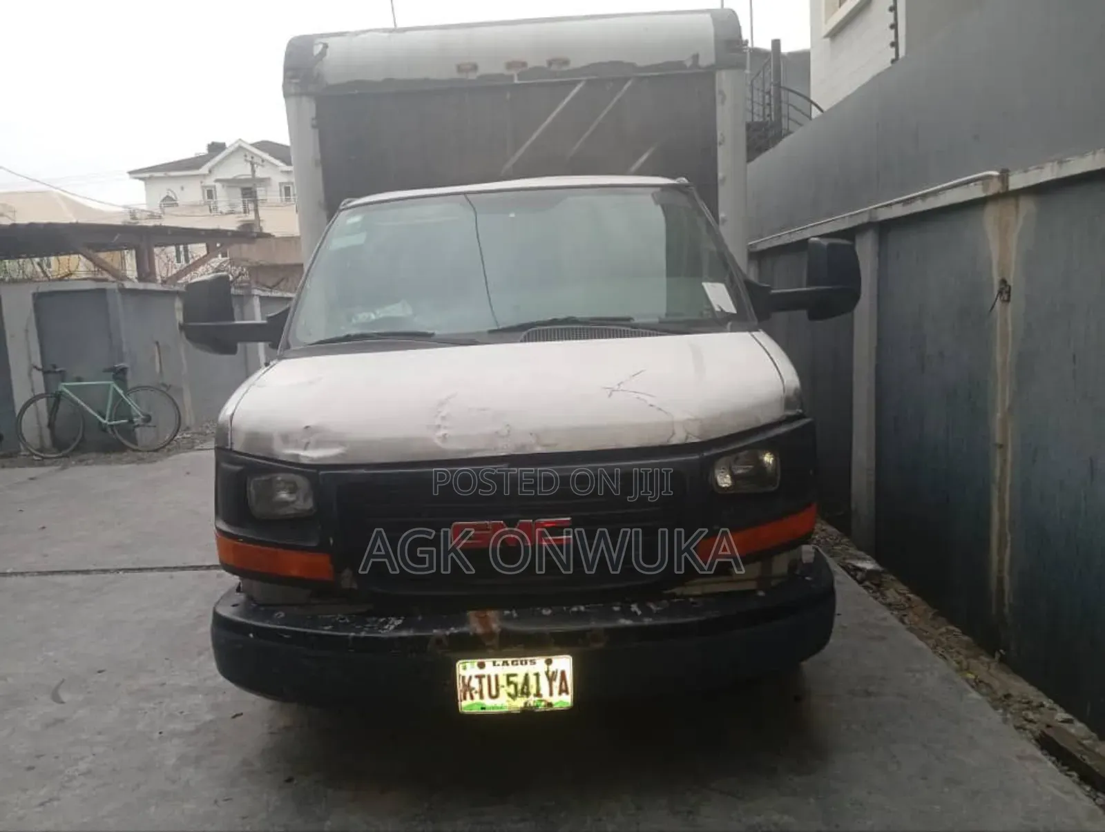 GMC Savana 3500 Cubic Van 2014 Gray