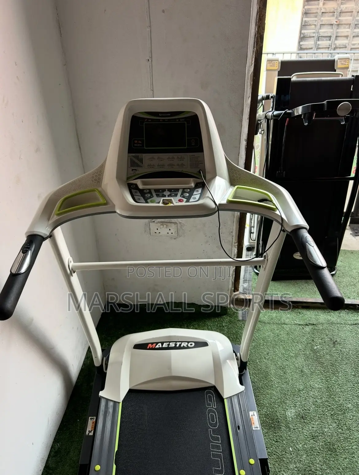 3.5hp White Egojin Treadmill With Incline