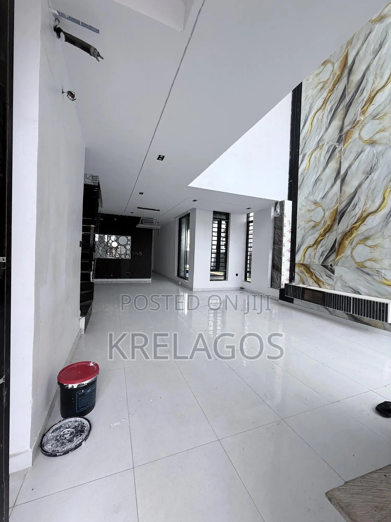 5bdrm Duplex in Ikota for sale