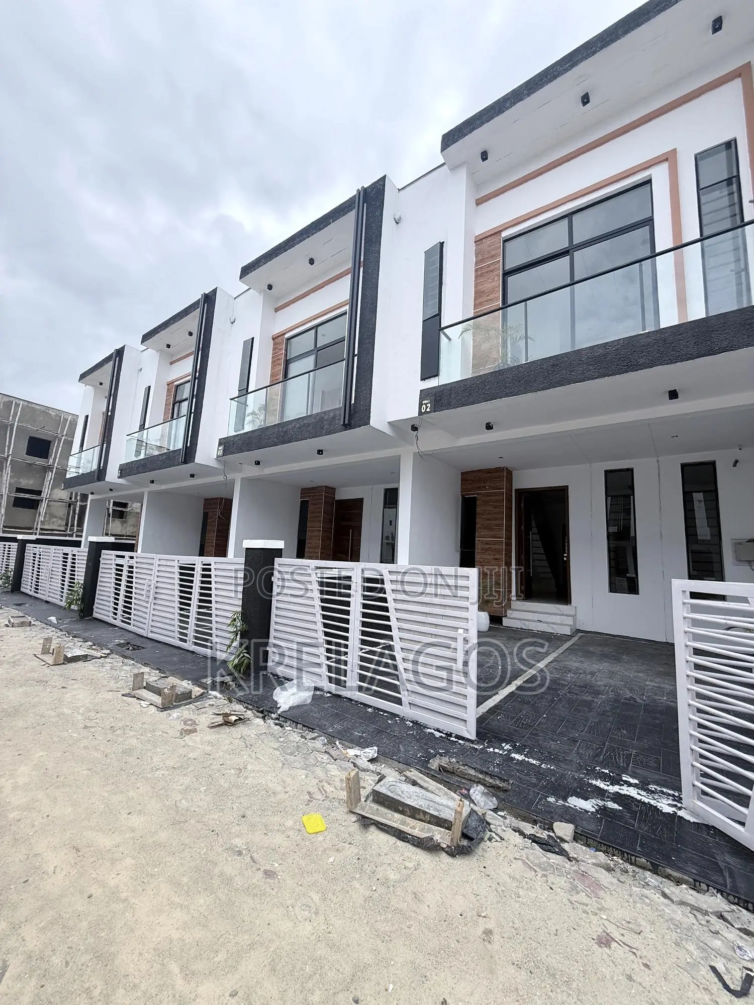 4bdrm Duplex in Ikota for sale