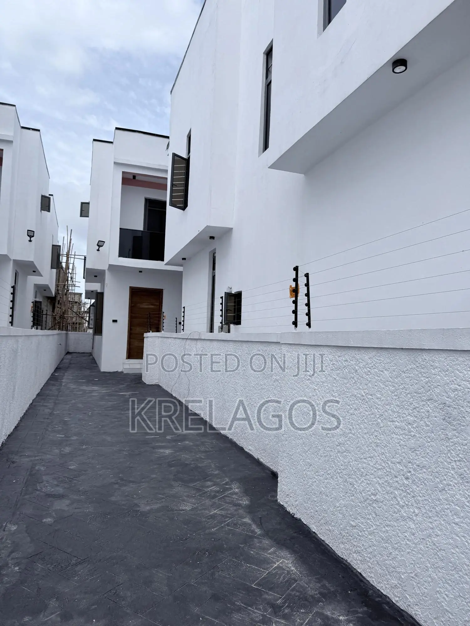 4bdrm Duplex in Ikota for sale