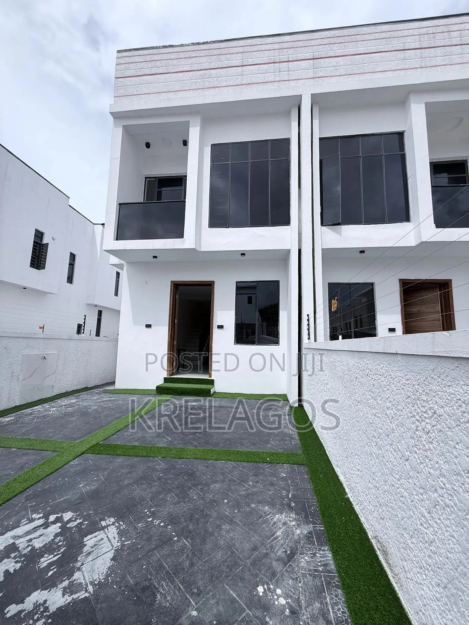 3bdrm Duplex in Ikota for sale