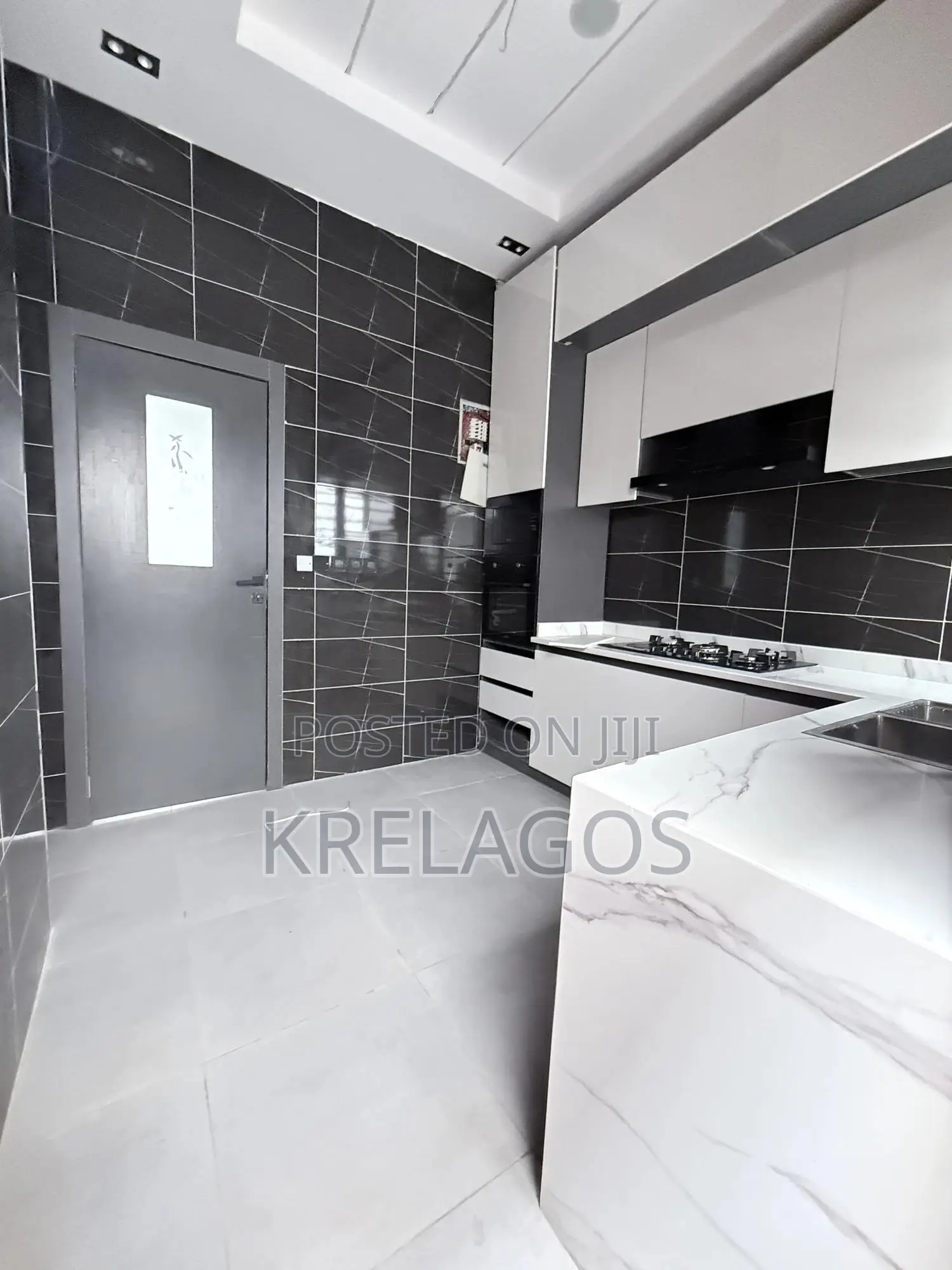 3bdrm Duplex in Ikota for sale