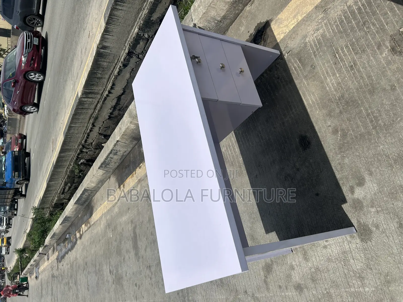 4 Feet Table