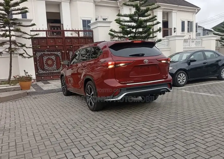 Toyota Highlander XLE FWD 2023 Red