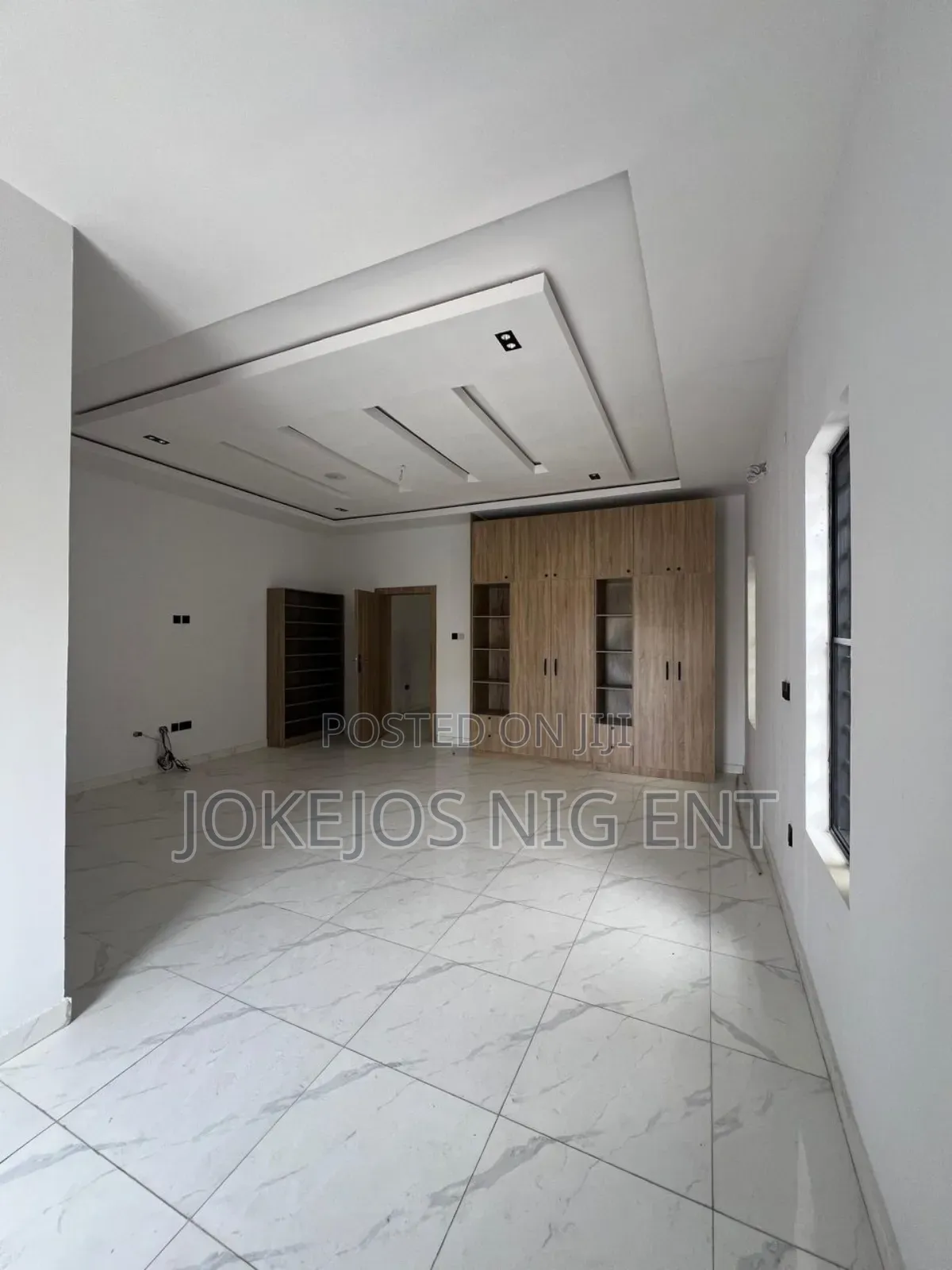 4bdrm Duplex in Orchid Road, Lafiaji for sale