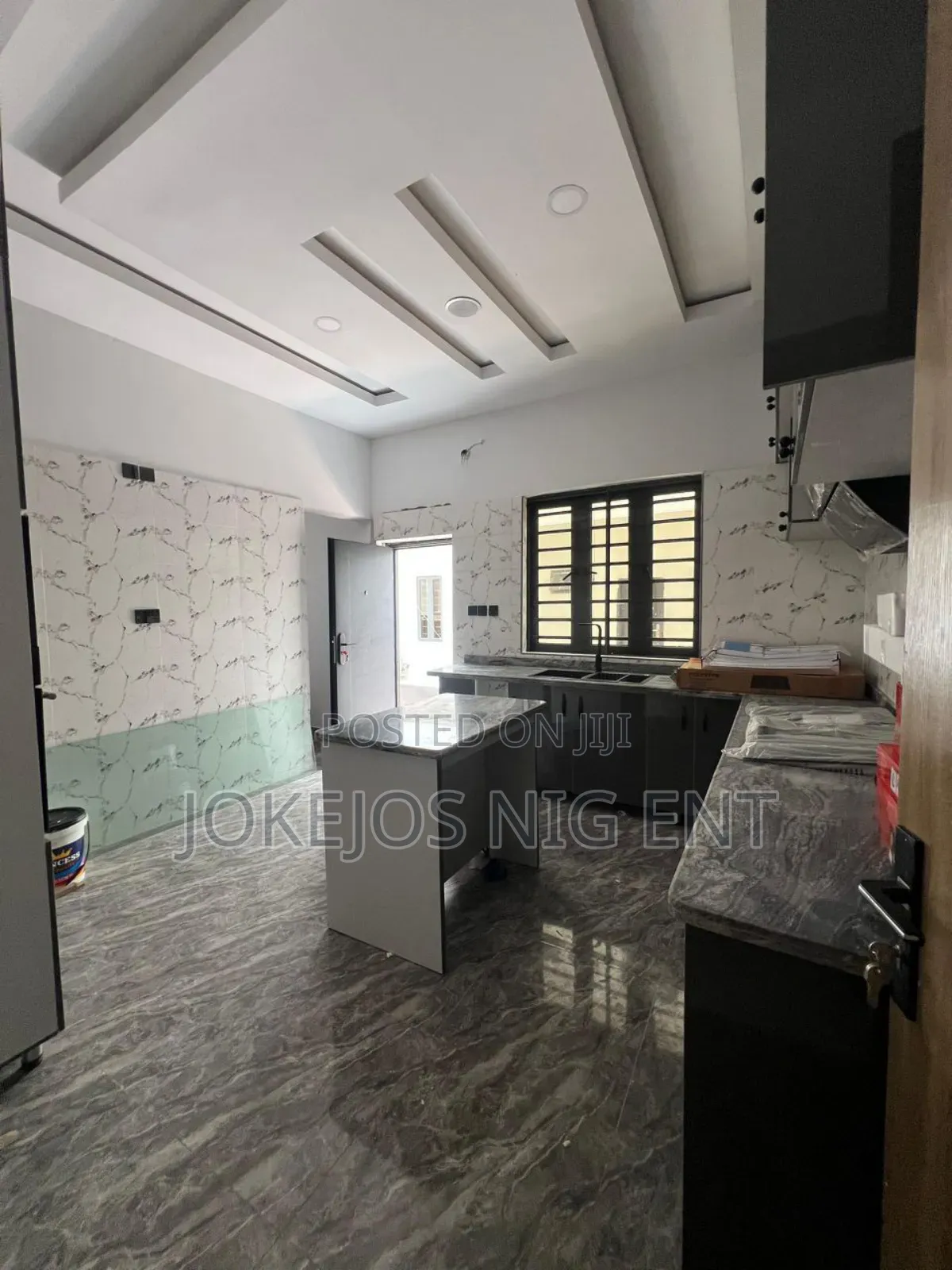 4bdrm Duplex in Orchid Road, Lafiaji for sale