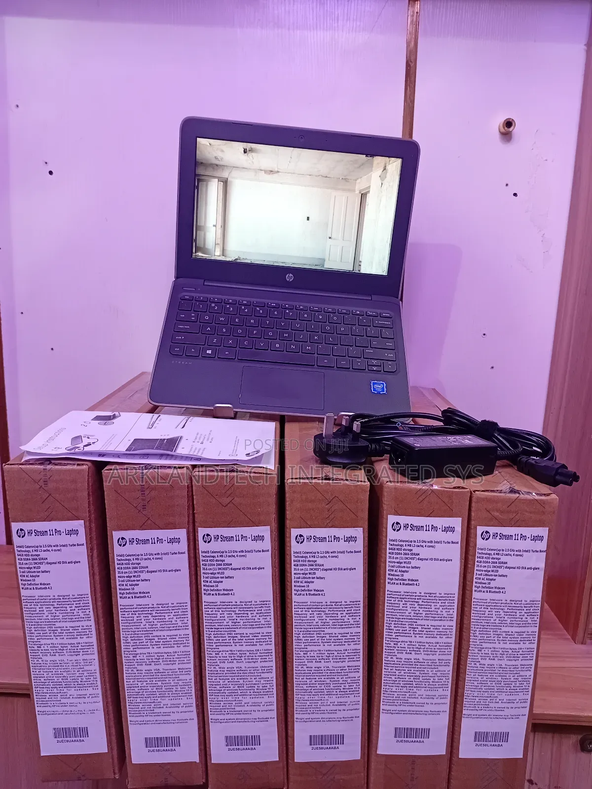New Laptop HP Stream 11-ah110hr 4GB Intel Celeron SSD 60GB