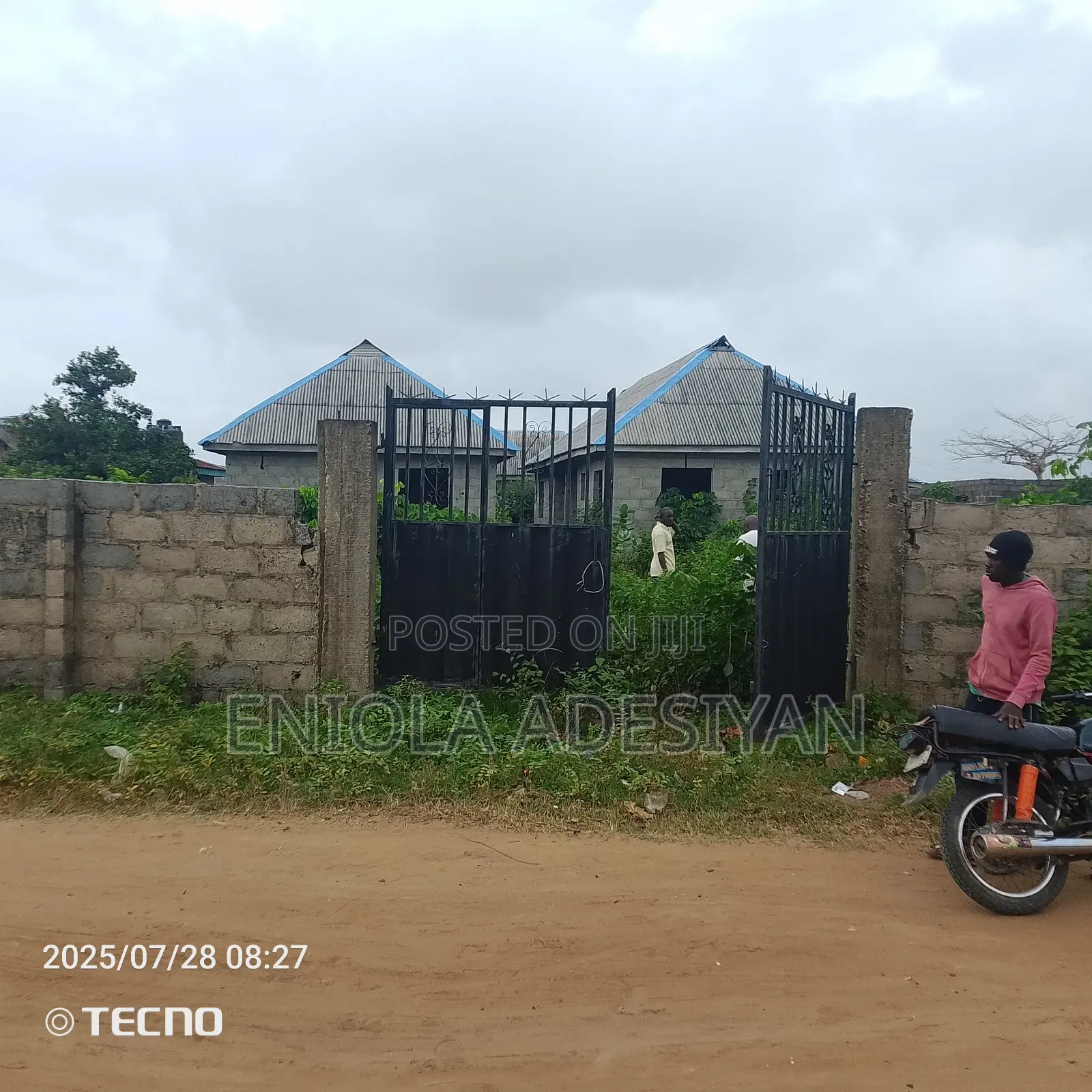 8bdrm Block of Flats in Ajabo Estate, Igbogbo for sale