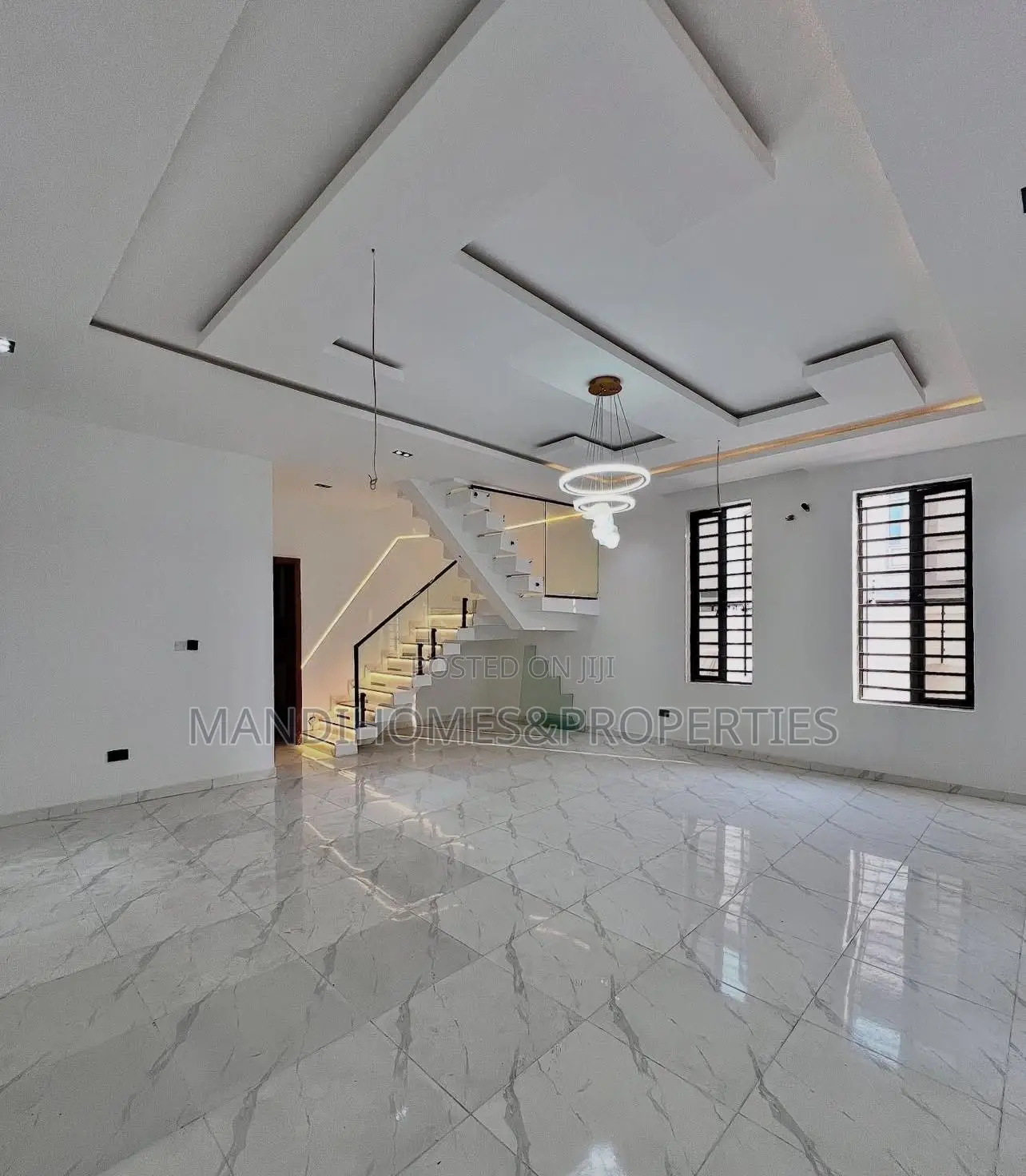 5bdrm Duplex in Chevron for sale
