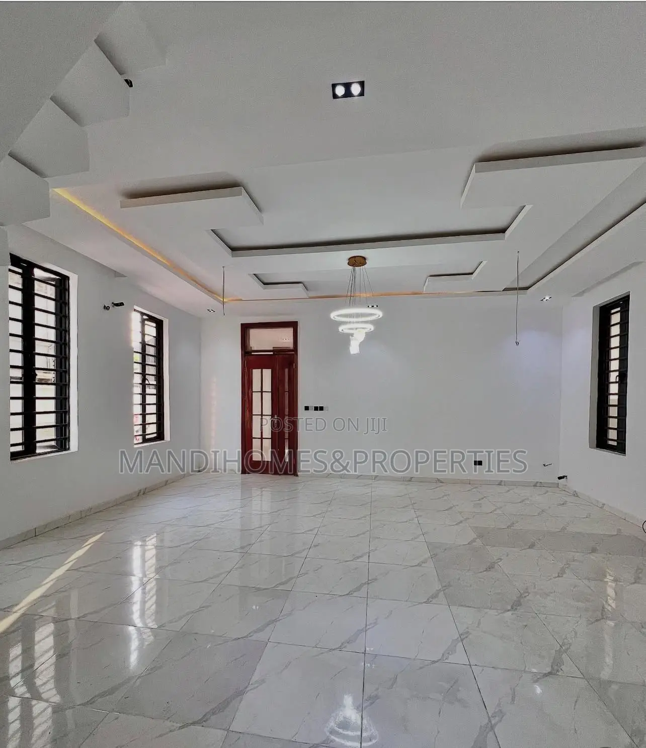 5bdrm Duplex in Chevron for sale