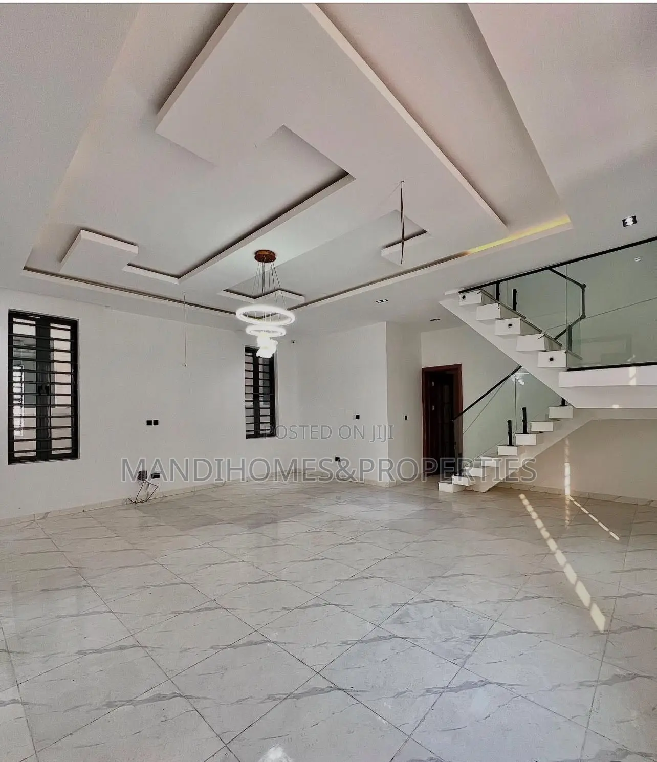 5bdrm Duplex in Chevron for sale