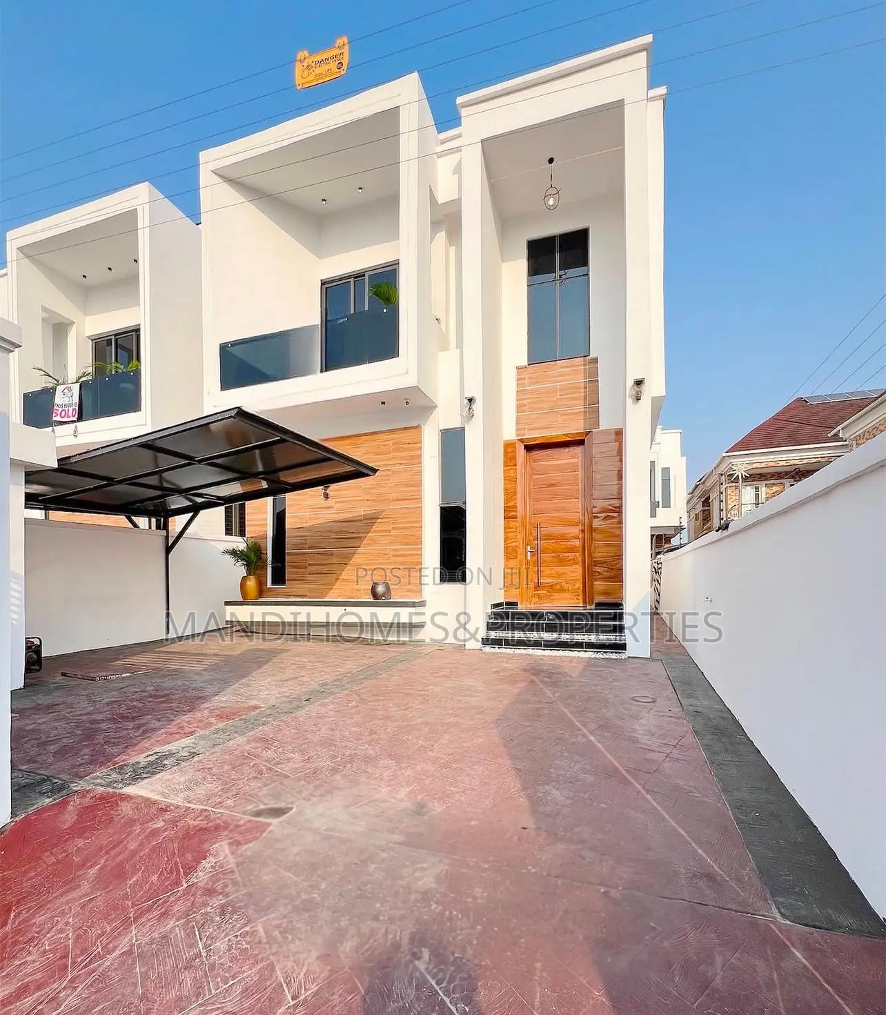 5bdrm Duplex in Chevron for sale