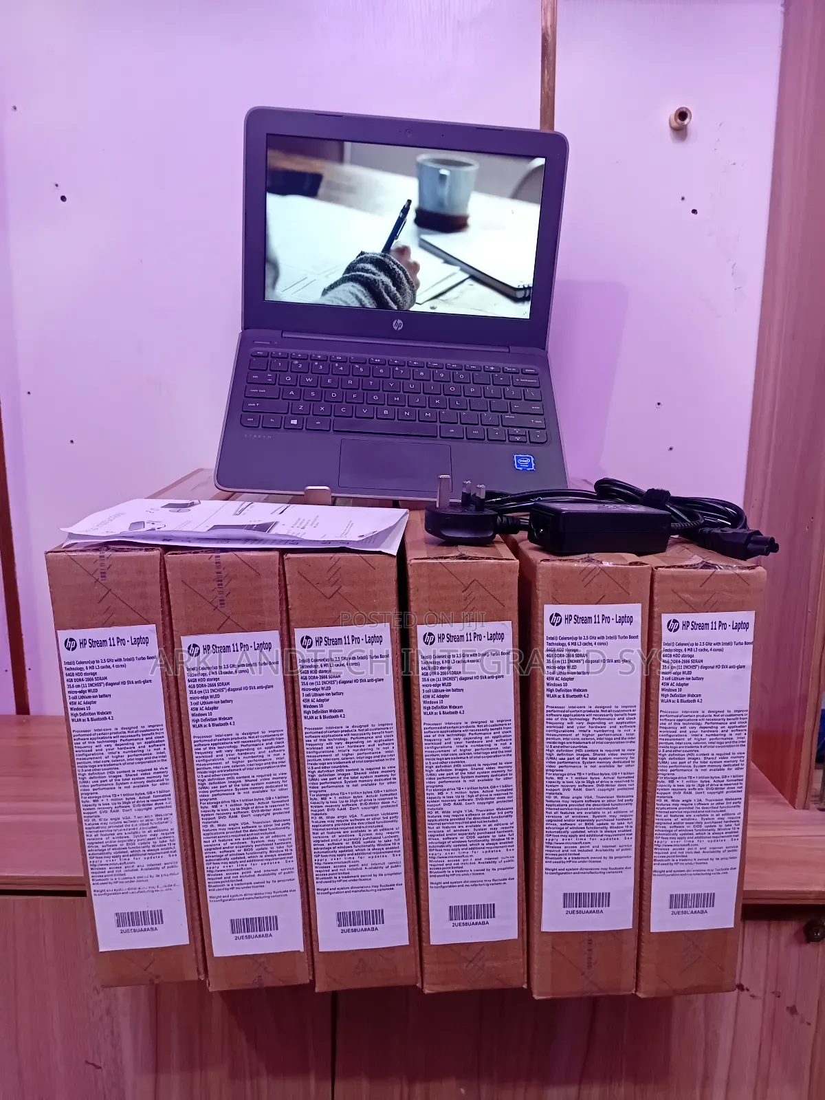 New Laptop HP Stream 14 4GB Intel Celeron SSD 48GB