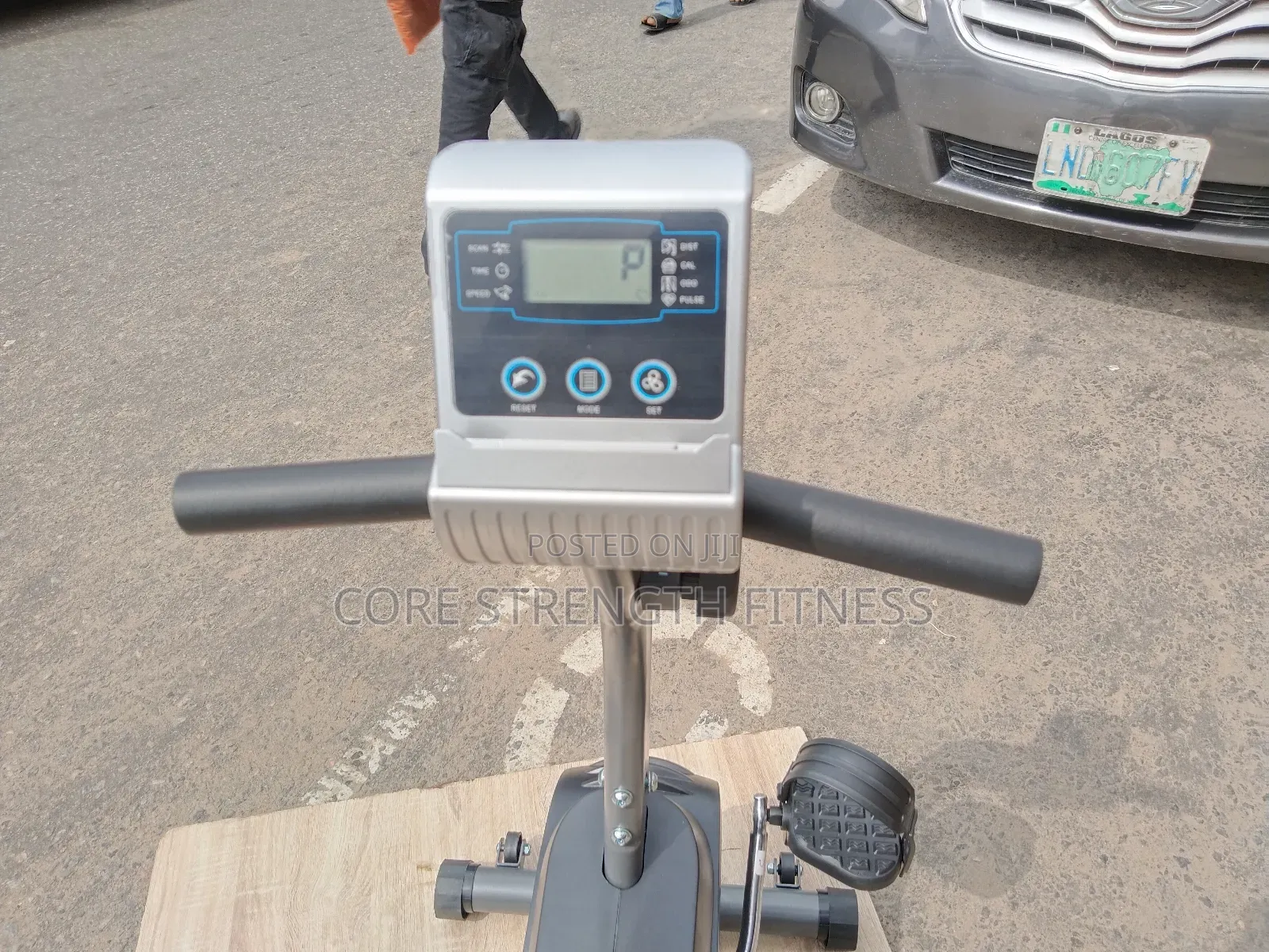 Semi Commercial Recumbent Bike With Display Meter and Double Handle