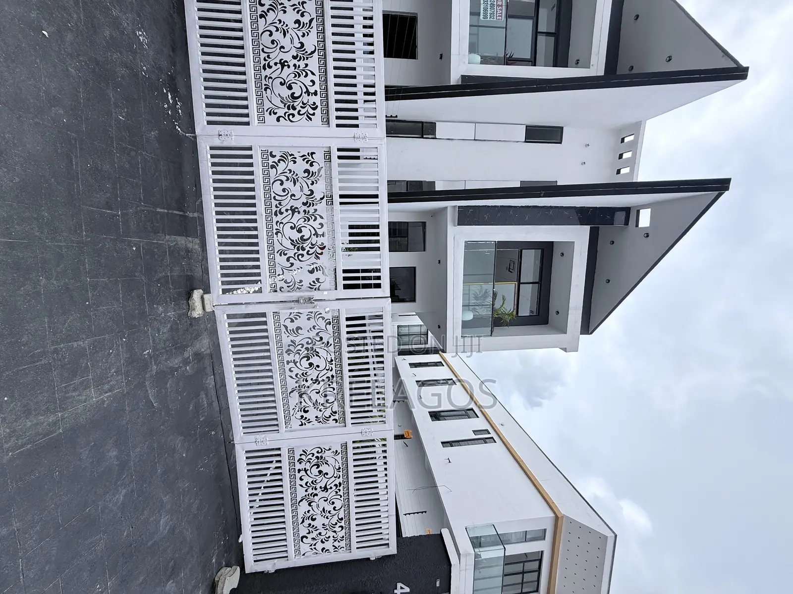 4bdrm Duplex in Ikota for sale