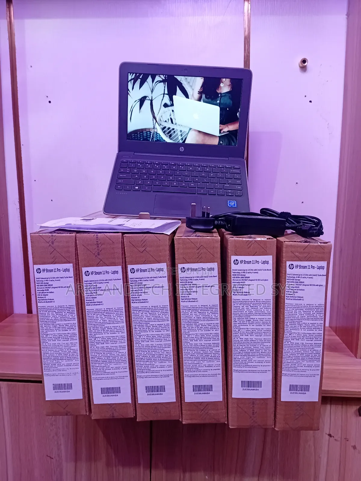 New Laptop HP Stream 14-cb110nr 4GB Intel Celeron SSD 60GB